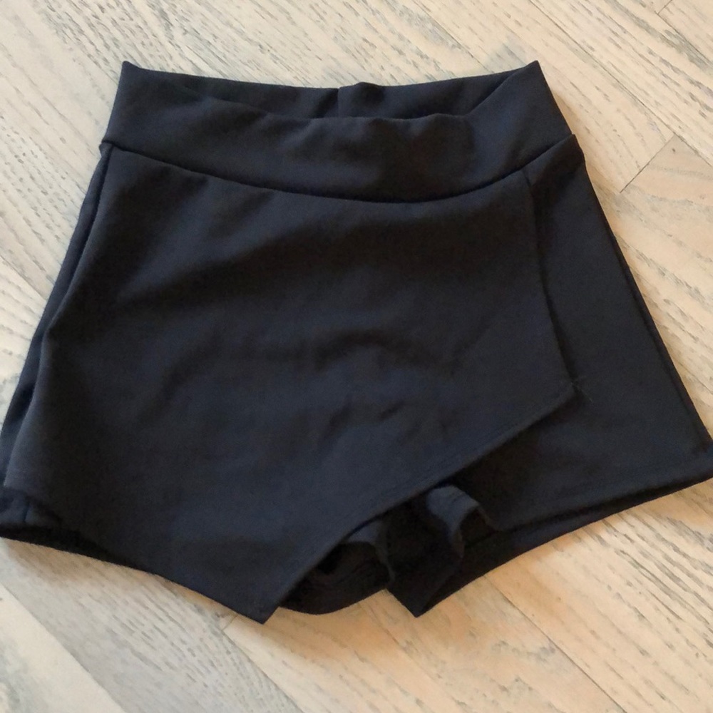 Like new girls skort size small